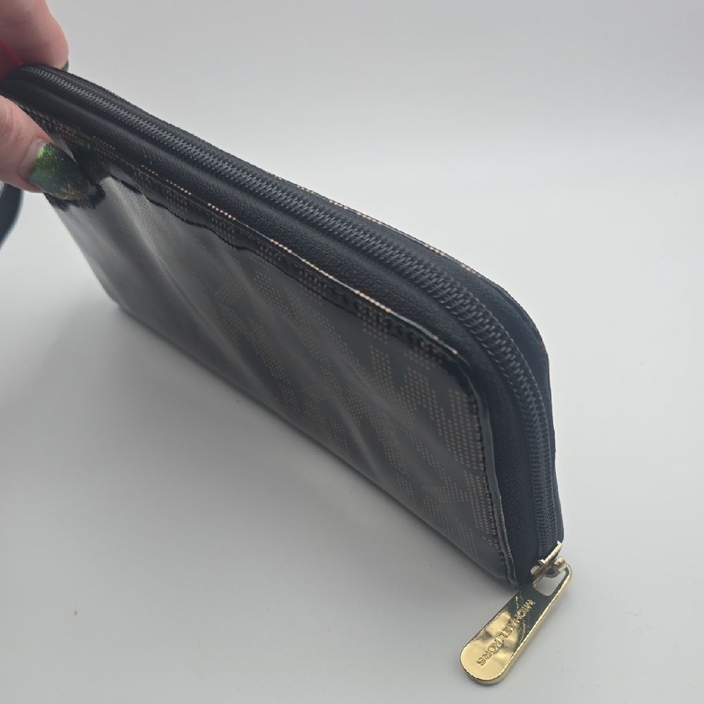 Michael Kors Black MK Logo Patent Leather W/ Gold Hardware Long Wallet (EUC)🖤✨️ - Picture 6 of 9